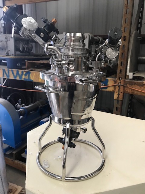 ***SOLD*** used 5 Liter (1.3 Gallon) Apache 316L Stainless Steel Vessel, Sanitary construction. 316L SS Shell rated 125/FV @ 300 Deg.F. internal.  Has High Shear Homogenizer Blade but no motor. Straight Side: 7